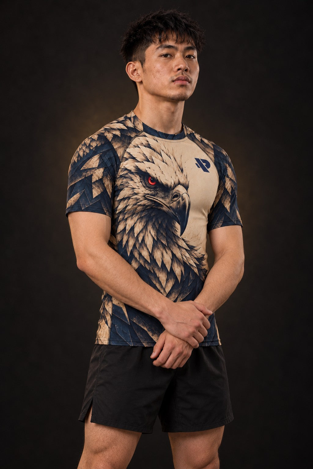 Rash guard Aigle Sentinelle manches courtes homme, Tête d'aigle gravée, dégradé sable vers bleu nuit, vue de face