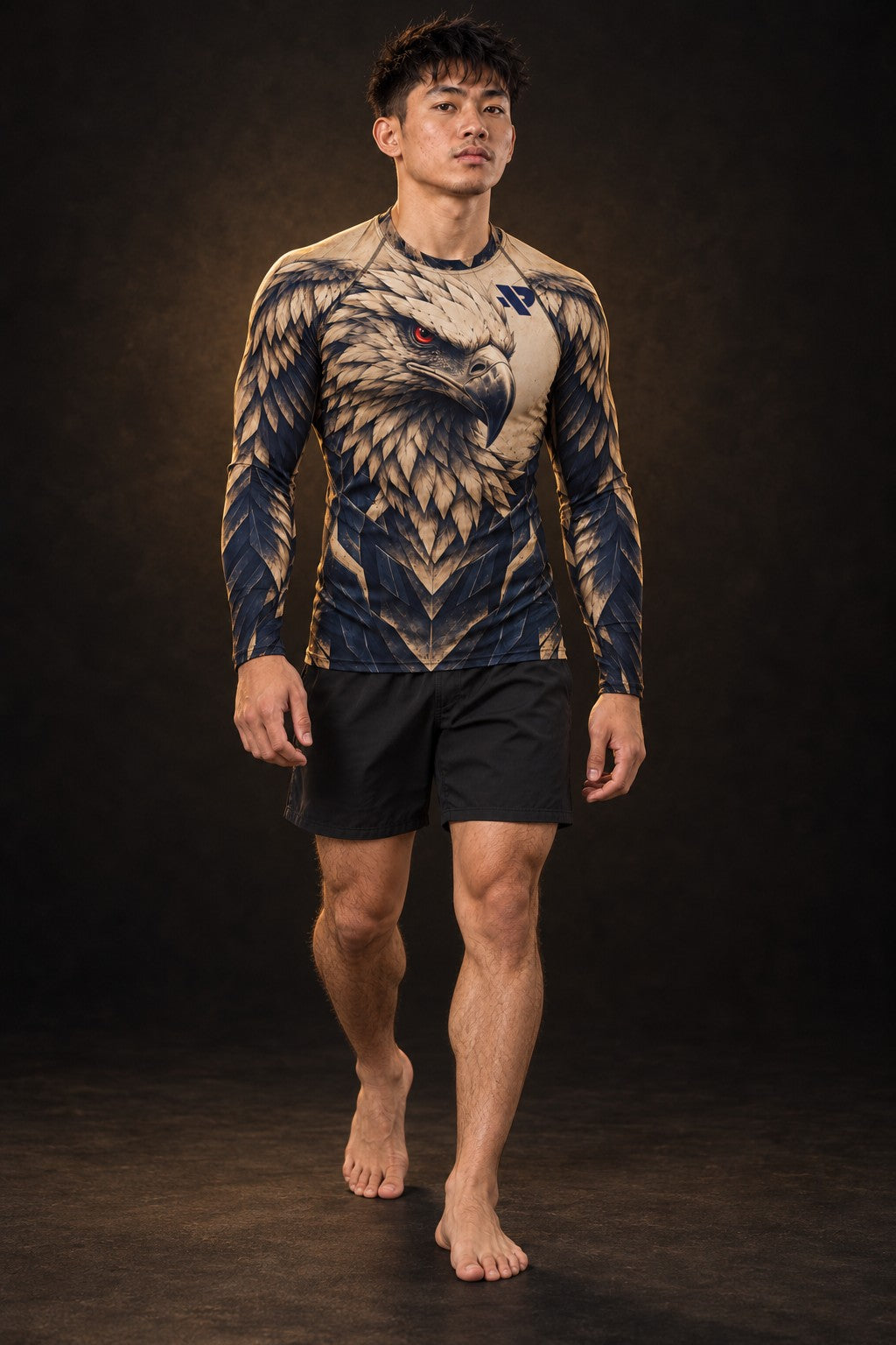 Rash guard Aigle Sentinelle manches longues homme, Tête d'aigle gravée, dégradé sable vers bleu nuit