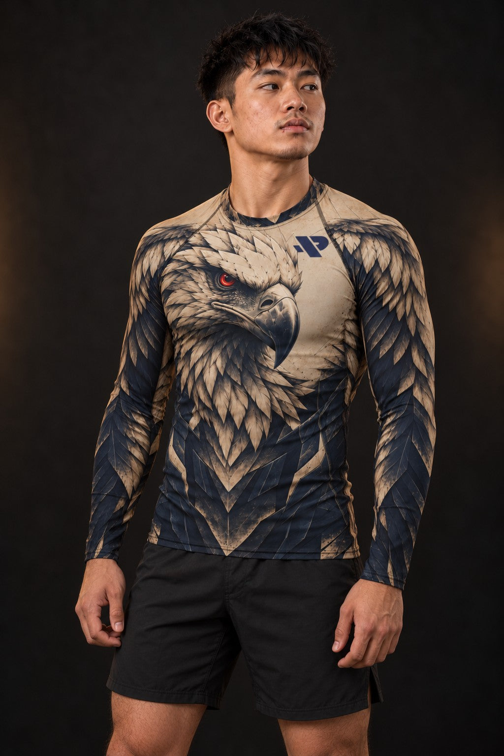 Rash guard Aigle Sentinelle manches longues homme, Tête d'aigle gravée, dégradé sable vers bleu nuit