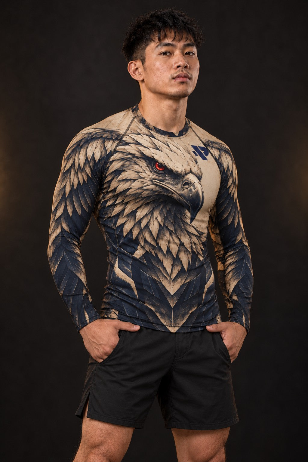 Rash guard Aigle Sentinelle manches longues homme, Tête d'aigle gravée, dégradé sable vers bleu nuit