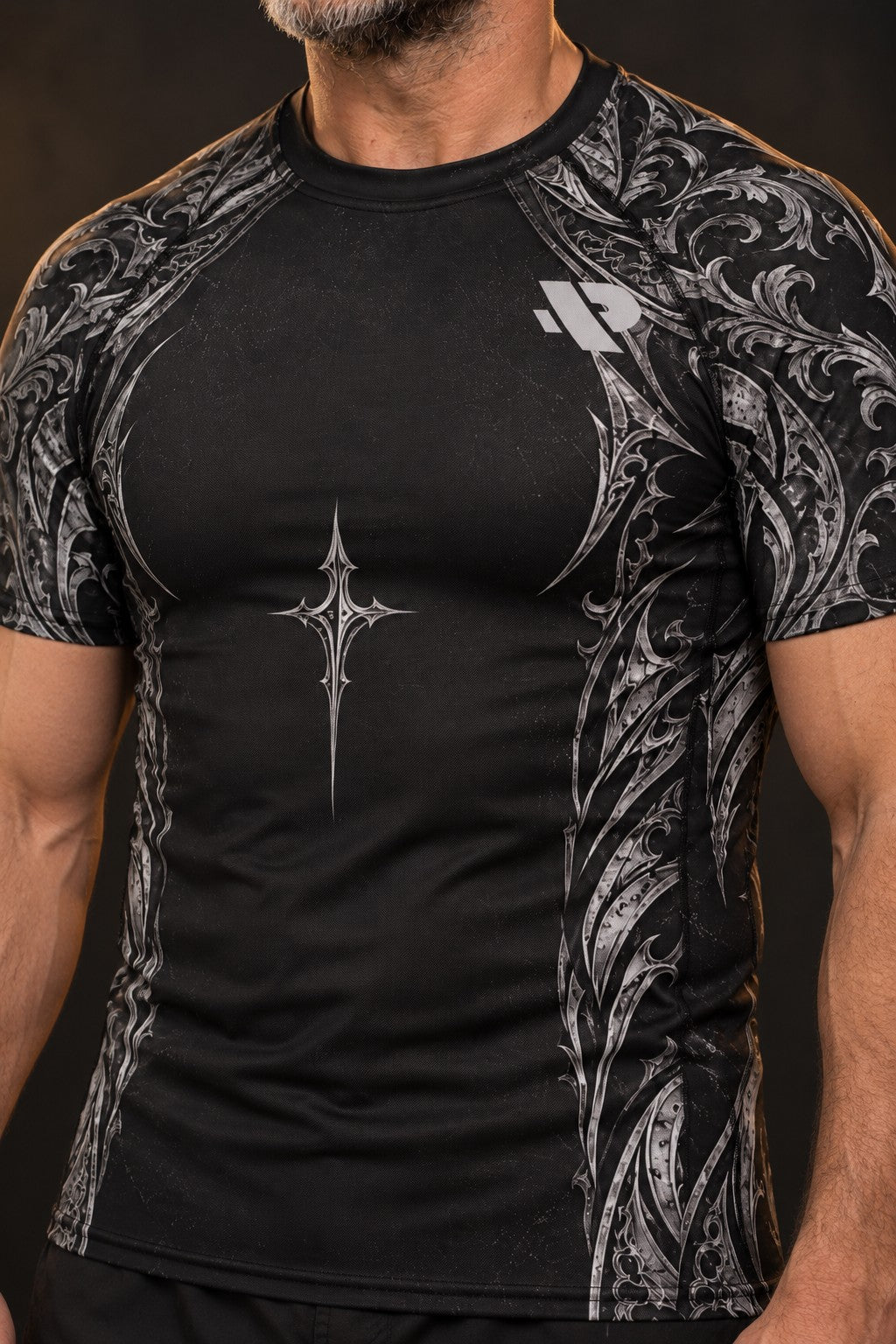Rash guard Armure de Dieu manches courtes homme, Bouclier, heaume, épée et cuirasse en gravure argent sur noir