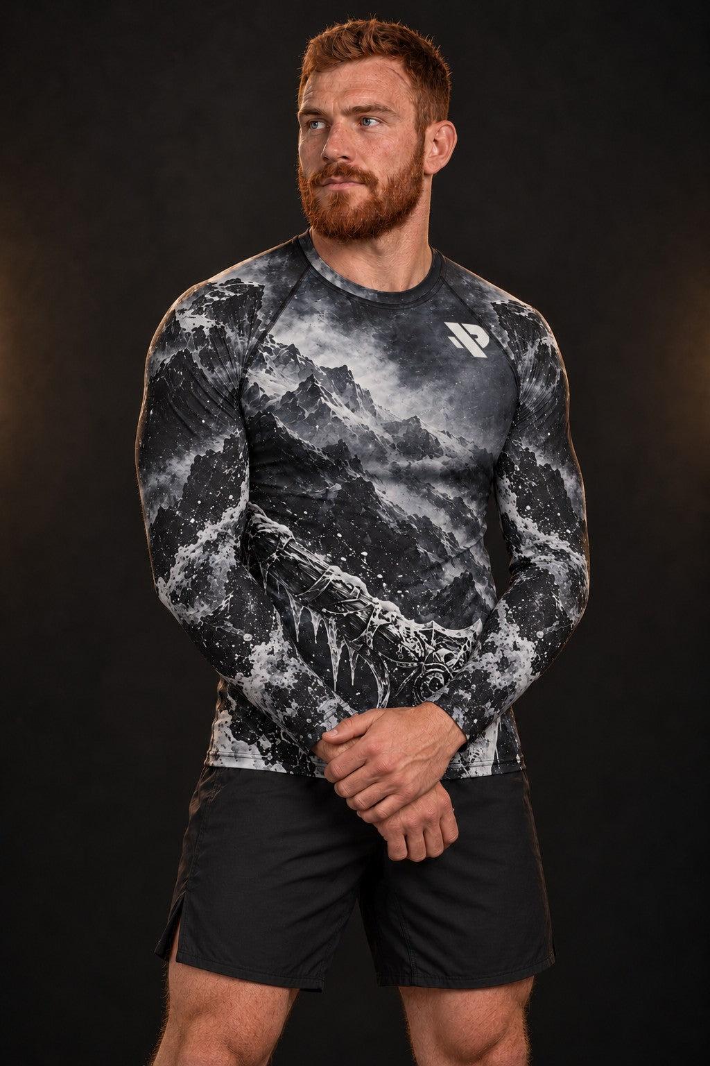 Rash guard Berserker manches longues homme, Guerrier nordique sous peau d'ours, fusain noir et gris, vue de face