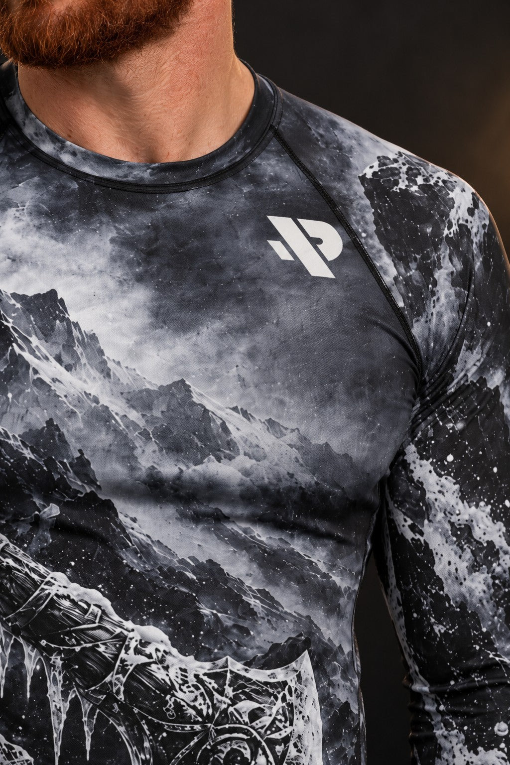 Rash guard Berserker manches longues homme, Guerrier nordique sous peau d'ours, fusain noir et gris