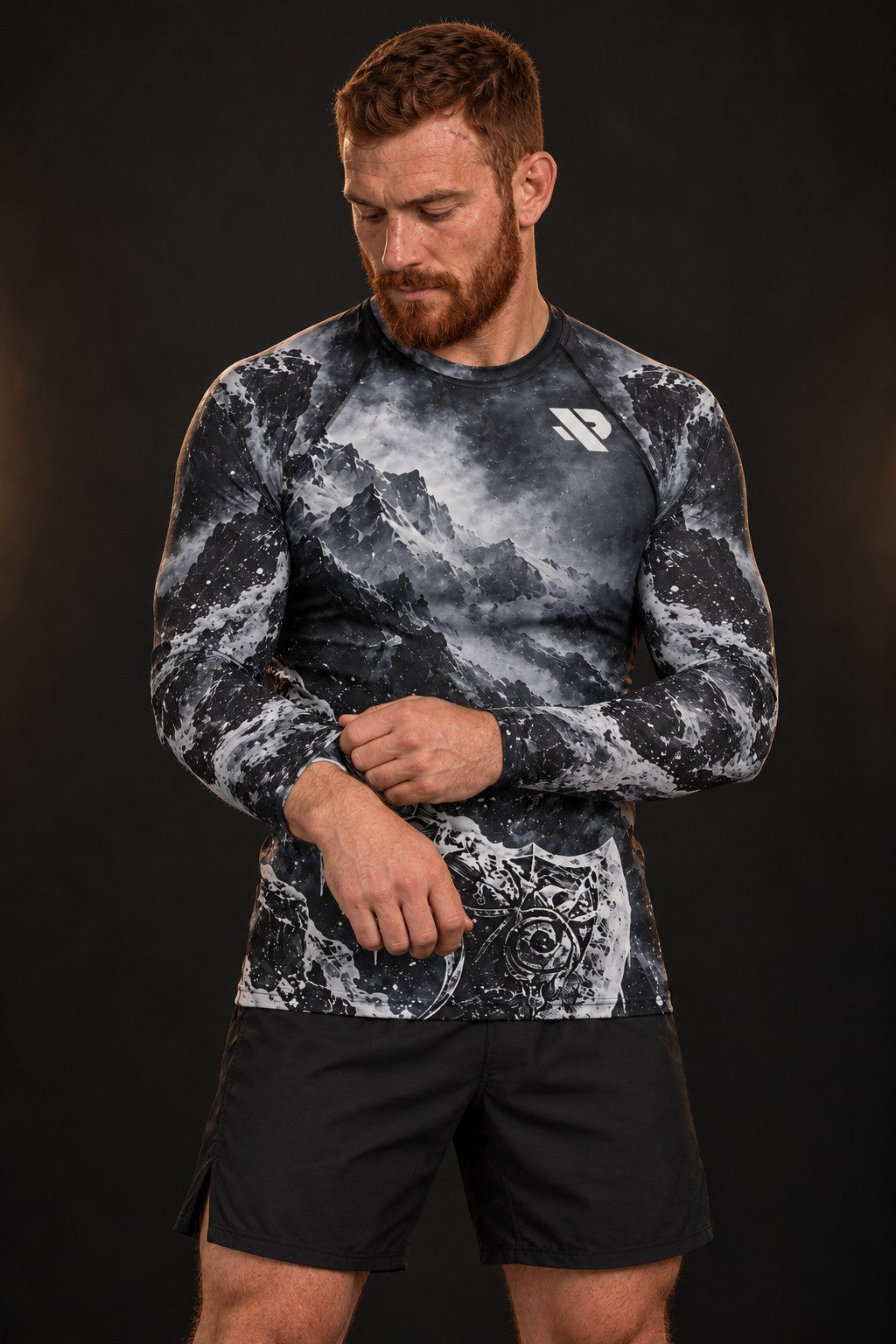 Rash guard Berserker manches longues homme, Guerrier nordique sous peau d'ours, fusain noir et gris