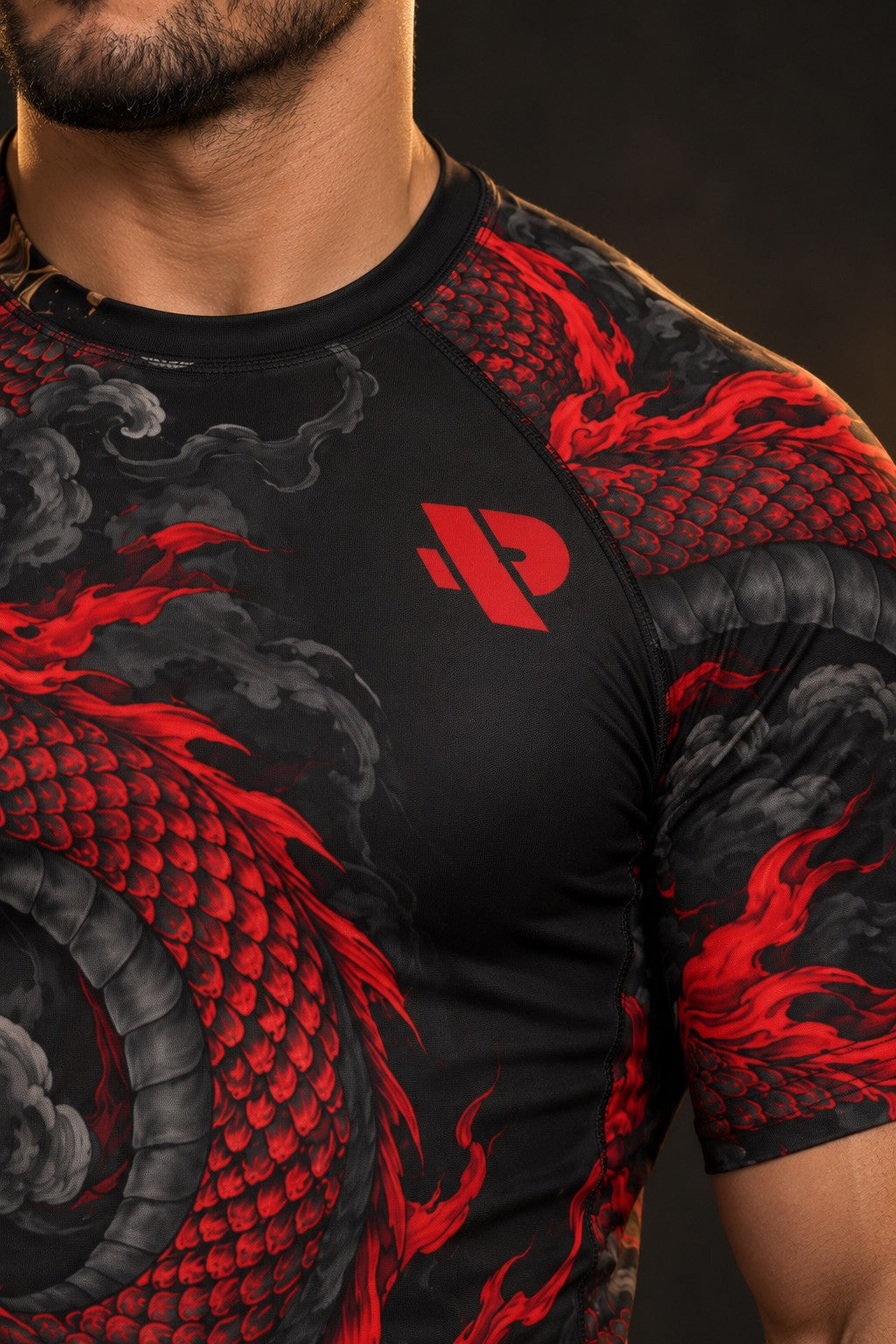 Rash guard Dragon Rouge homme, dragon japonais rouge et noir enroulé autour du buste, fond noir