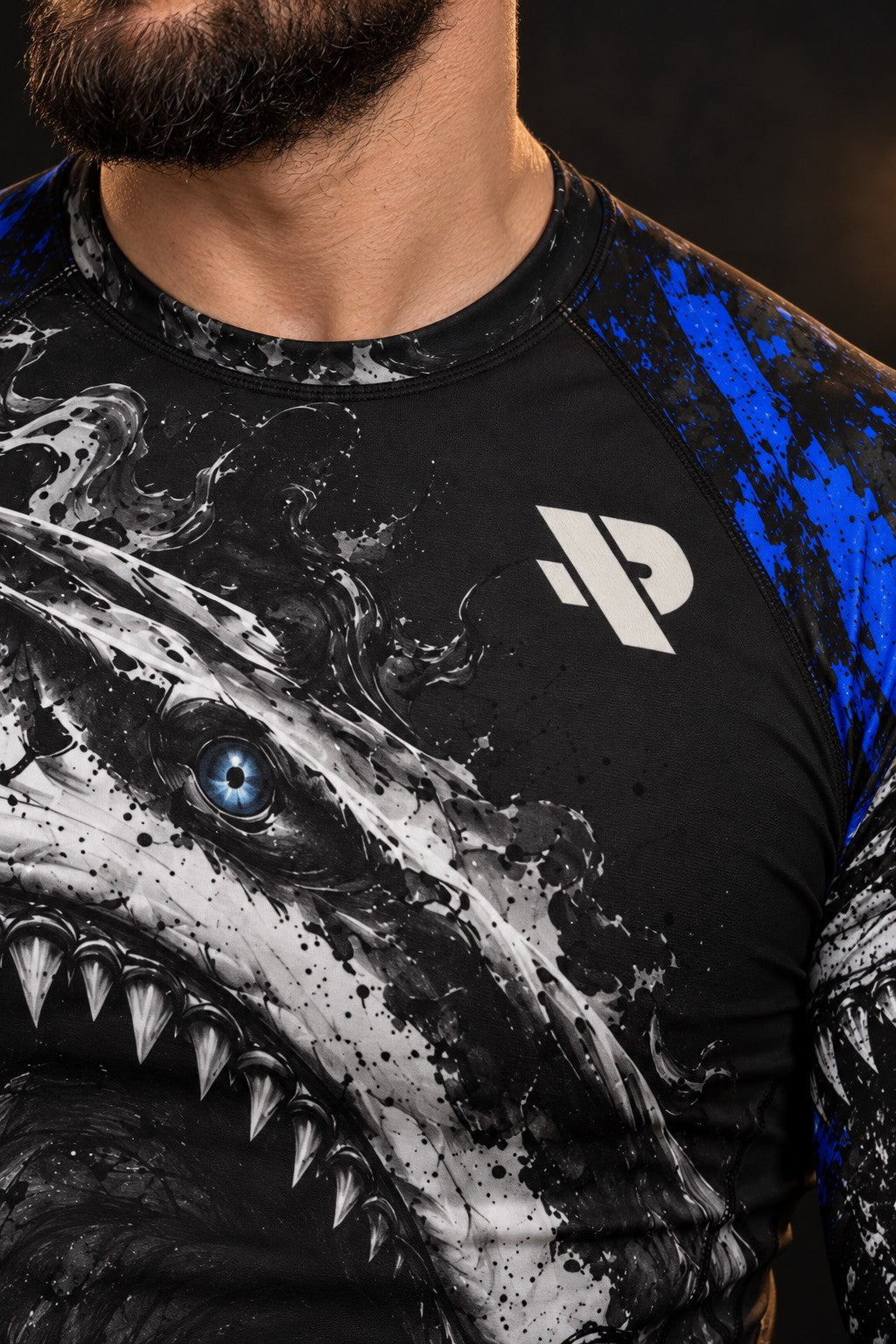 Rash guard Grand Blanc manches longues homme, Grand requin blanc gueule ouverte sortant d'une fumée noire