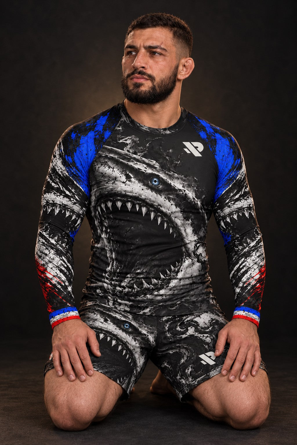 Rash guard Grand Blanc manches longues homme, Grand requin blanc gueule ouverte sortant d'une fumée noire