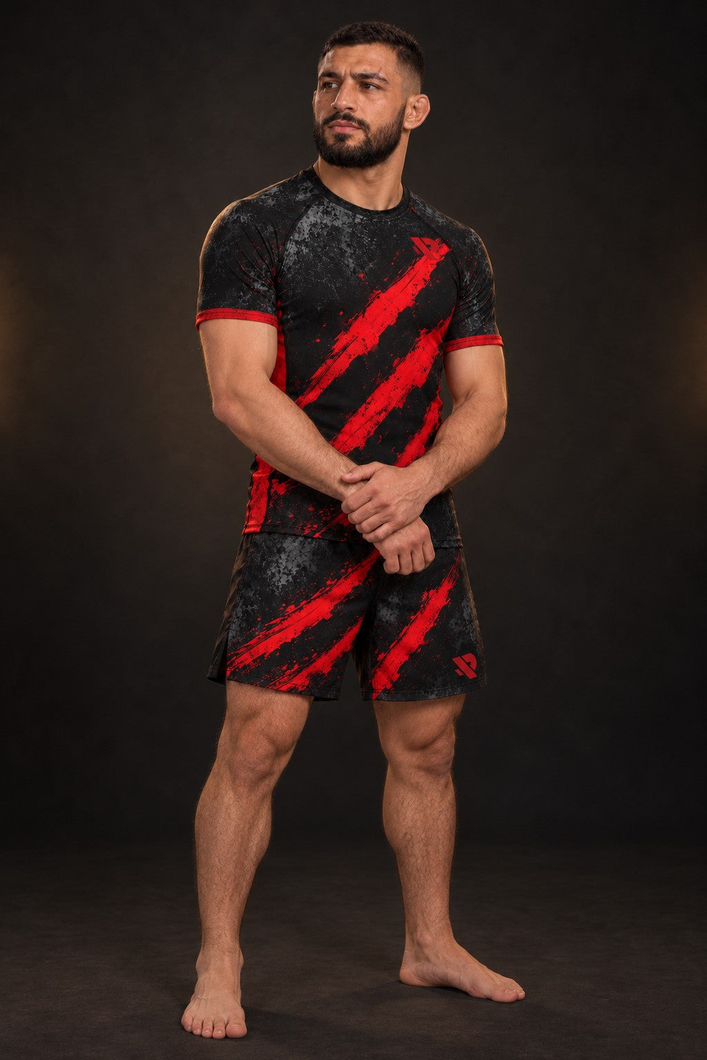 Rash guard Griffes Blood manches courtes homme, 3 griffures rouge sang sur fond noir usé, vue de face