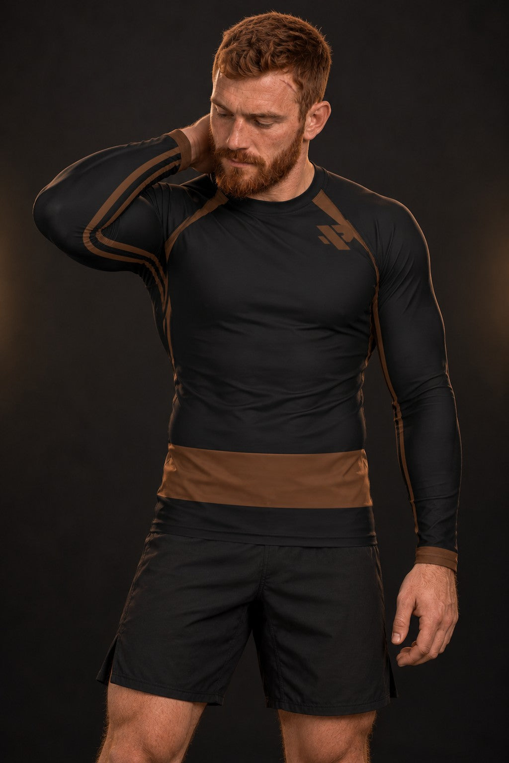 Rash guard Ranked Ceinture Marron manches longues homme, large bande marron chocolat à la taille et manches marron, fond noir