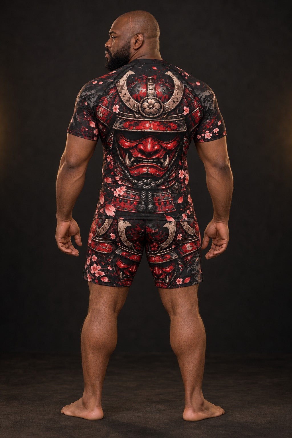 Rash guard Samouraï Armure Rouge manches courtes homme, casque et masque de samouraï laqués rouge, pétales de cerisier, vue de dos